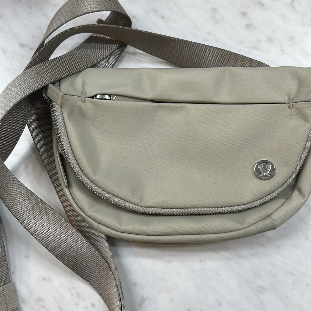 New wo tags Lululemon all night festival bag 2L